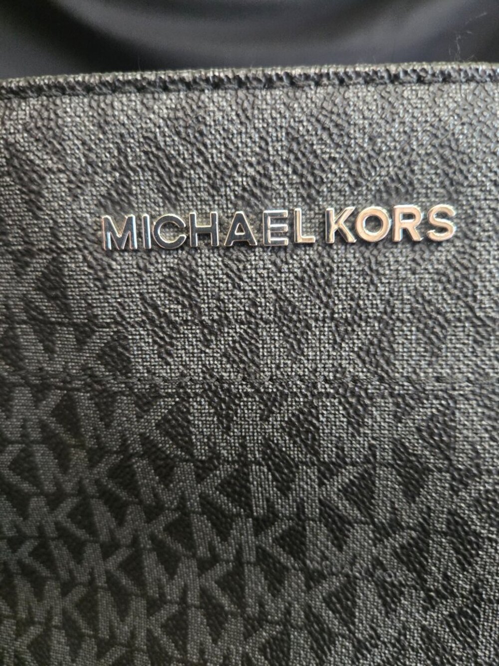Michael Kors Jet Set Travel Medium Carryall Tote Black Signature MK EUC - Picture 2 of 6